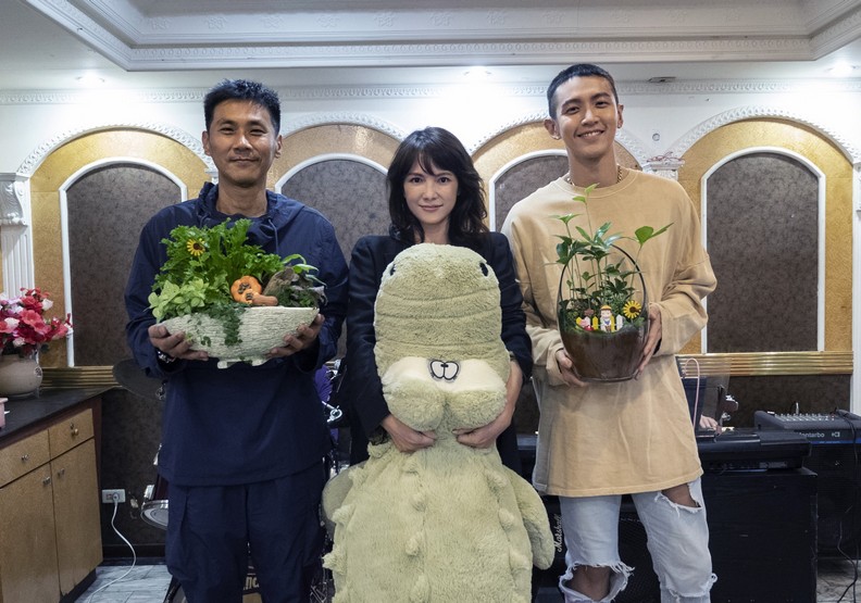 《鱷魚》殺青照。MM2