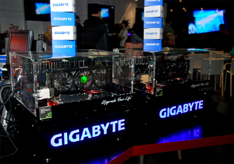 技嘉目前營收占比為：主機板三成、顯示卡四成、伺服器兩成，其他（筆電、顯示器）一成。魯皓平攝