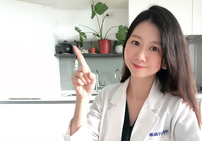 程涵宇營養師提醒,成人每日鈉總攝取量不要超過2400毫克。研究發現,想要少吃點鈉,不是日常烹飪少放鹽變得清淡無味,更重要的是減少外食額外沾醬、調味料的添加使用及避免吃加工食品。程涵宇營養師提供
