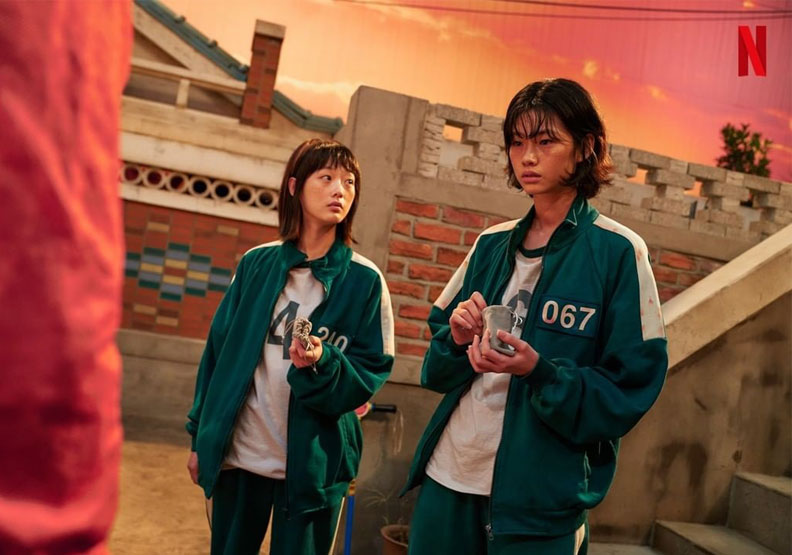 「魷魚遊戲」內值得探討的「人性」還頗多,例如脫北者、外籍移工等議題,都反應出當下南韓現況。IG@netflixkr