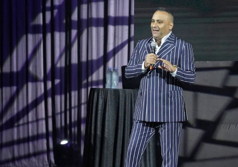 喜劇巨星羅素彼得斯。取自Russell Peters臉書。