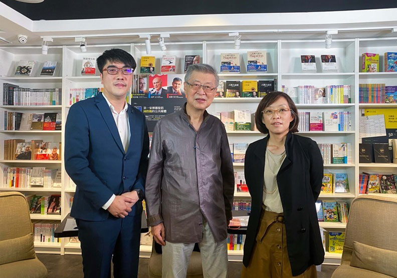 新世代金融基金會董事長陳冲（中）、派網（Pionex）台灣董事長吳德威蒞臨「遠見會客室」。右為主持人、《遠見》資深數位內容主編林士蕙。遠見行銷部提供