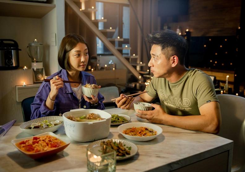 男女主角詮釋人在江湖身不由己,沒想到連談戀愛都身不由己的心境。齊石