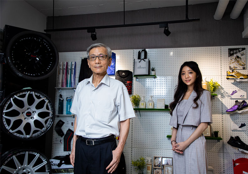 圖／波力總經理洪進山及早準備，打破只賣產品的框架，將商業模式聚焦顧客服務。圖右為iTinney聽儷科技總經理藍心。池孟諭攝