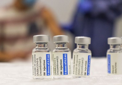 打到「過期疫苗」會怎樣？紐約也發生過，WHO還曾勸非洲「加減用」