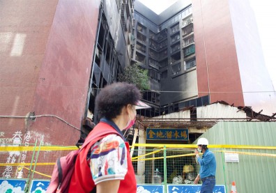 高雄城中城大火關鍵在「沒管委會」？住戶：每月500元繳給誰？