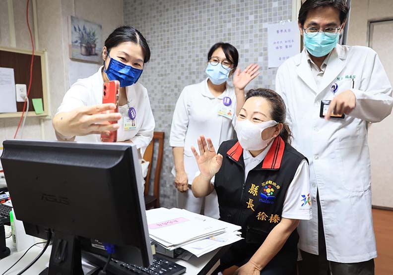 建置智慧醫療服務,即透過線上看診、遠距醫療彌平城鄉醫療資源落差,花蓮縣政府提供。