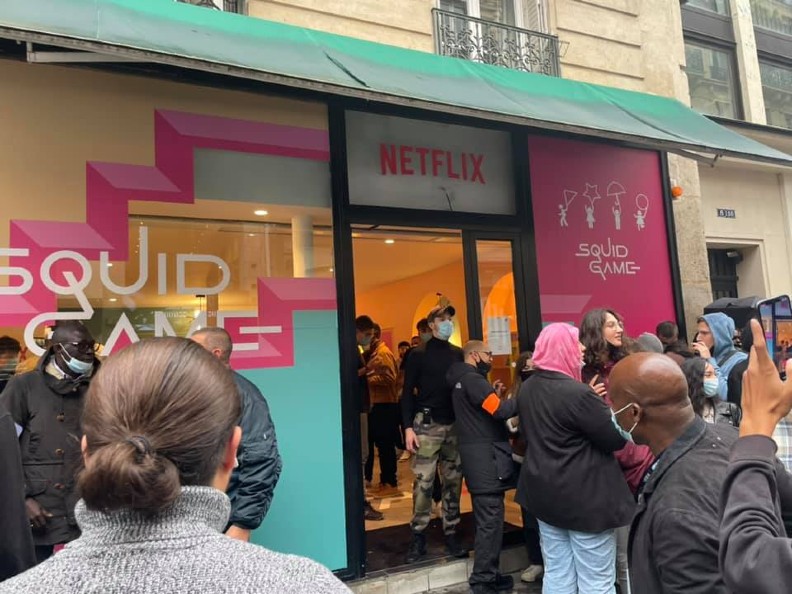 巴黎快閃「魷魚遊戲咖啡廳」。取自Ricky James臉書