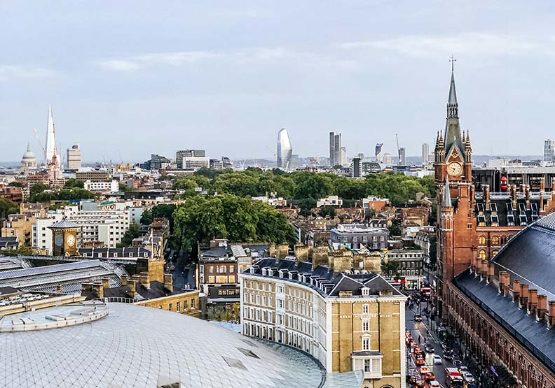 取自Unsplash,攝影:Andrei Ianovskii。