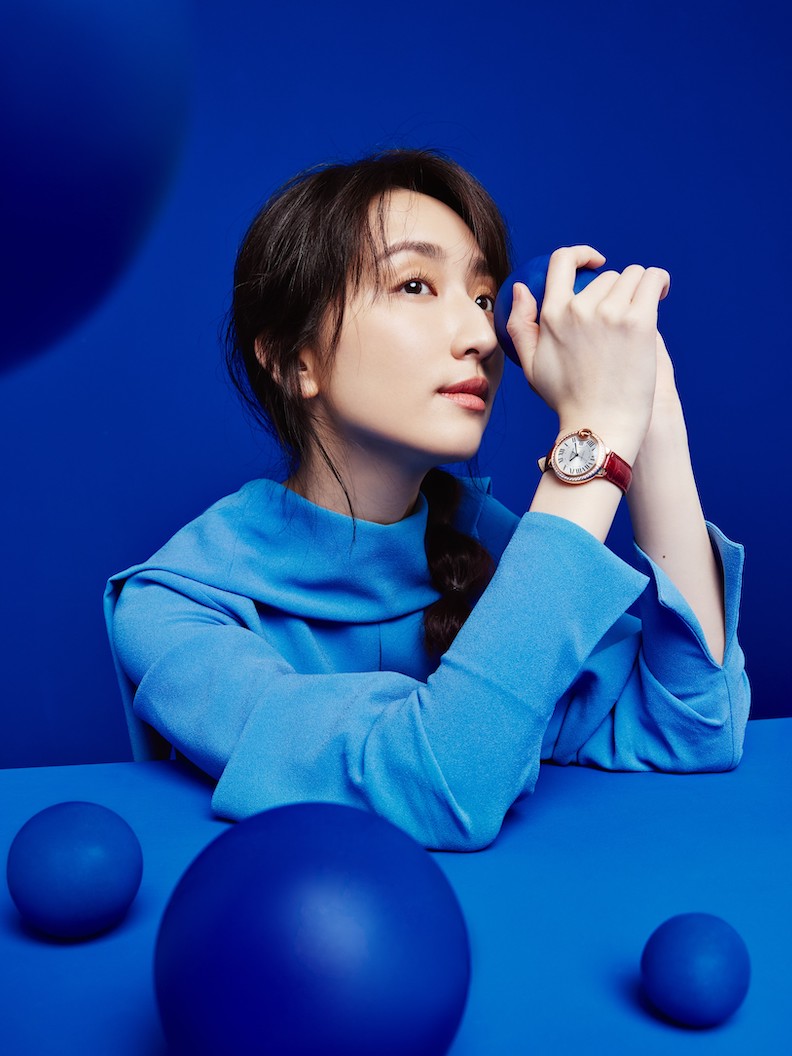 卡地亞 ICON 系列人物-柯佳嬿 配戴卡地亞 Ballon Bleu 玫瑰金鑲鑽。