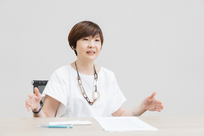 宏亞食品董事長張云綺表示︰「盡量在地採購，減少碳足跡，縮短供應鏈，這是我們努力的方向。」