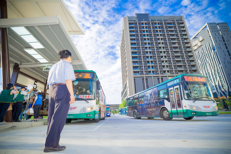 林口轉運站新闢4條快速公車路線,供轉運站乘客快速接駁至大臺北地區。