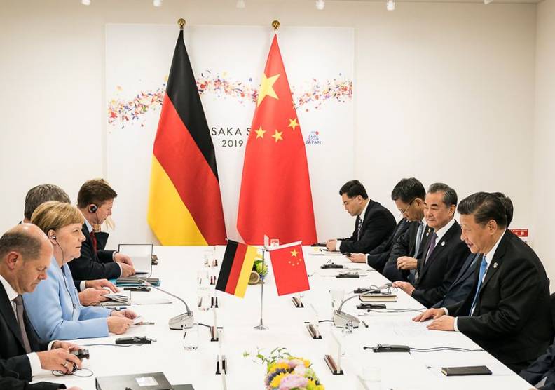 梅克爾對中國採取務實路線,贏得中國歷任領導人的信任。取自德國總理府官網
