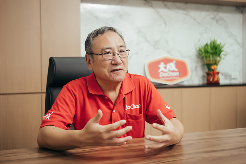 大成食品事業處副總經理黃進鏗,分享食品趨勢及新廠特色。