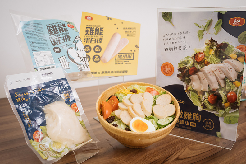 超商鮮食也能營養管理,舒肥雞胸肉、雞能蛋白棒方便運動後即食,簡單料理就能吃。