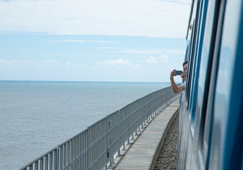 能看見台灣海峽的一片風光,是藍皮解憂沿線的一大賣點。池孟諭攝影。