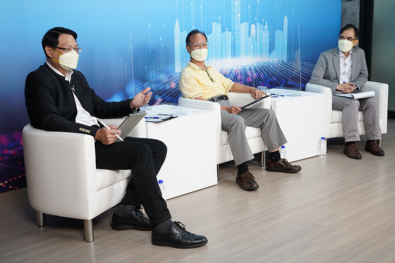 (左起) IBM全球企業諮詢服務事業群副合夥人游復興、中央大學人力資源管理研究所教授鄭晉昌教授、哈佛商業評論副總主筆張彥文。