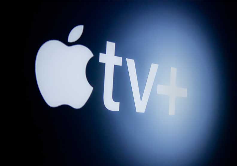 Apple TV+想追上其他影音平台恐還有好大一段路。Unsplash by James Yarema