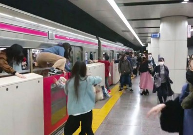 東京地鐵隨機砍人釀17人輕重傷！「小丑」裝扮犯嫌：想被判死