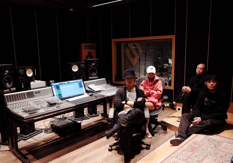 陳柏霖和配樂團隊海大富、李九慕與w.Liv。良人行