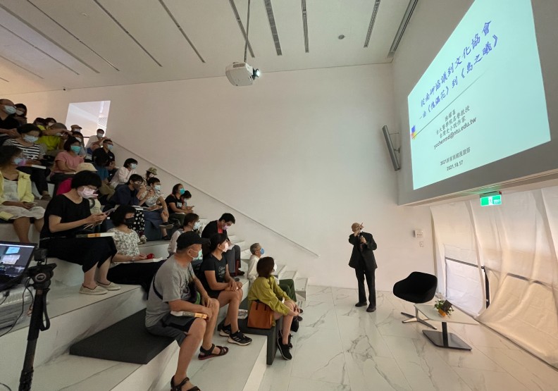 自從新的總圖去年落成後,相關的閱讀講座不再是只有「小貓兩三隻」。屏東縣府提供