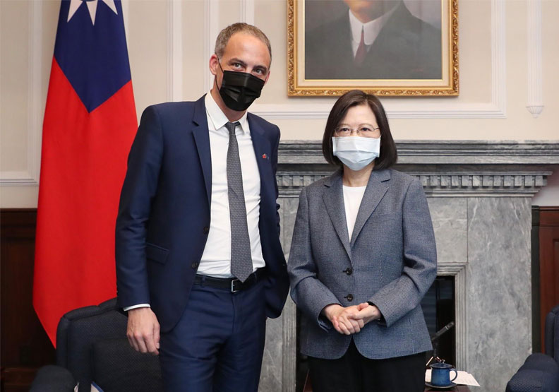 圖／歐洲議會「外國干預歐盟民主程序特別委員會」主席格魯克斯曼昨接見總統蔡英文。取自外交部 Ministry of Foreign Affairs, ROC (Taiwan) 