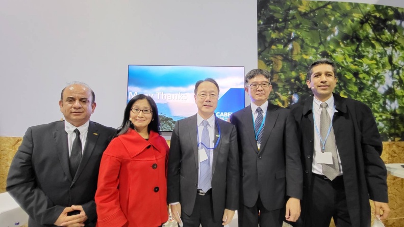 國泰投資長程淑芬（左二）受邀至 COP26，一口氣擔任了4場週邊論壇與1場亞洲責任投資論壇的與談貴賓。 程淑芬提供