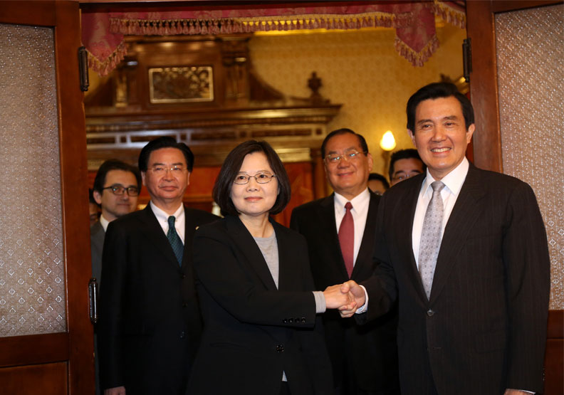 2016年3月30日， 時任總統馬英九和準總統的蔡英文在台北賓館舉行會面。張智傑攝