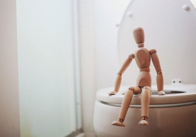 尿尿有泡泡腎臟完蛋了？泡泡尿等於蛋白尿？有高血壓、糖尿病９情況當心