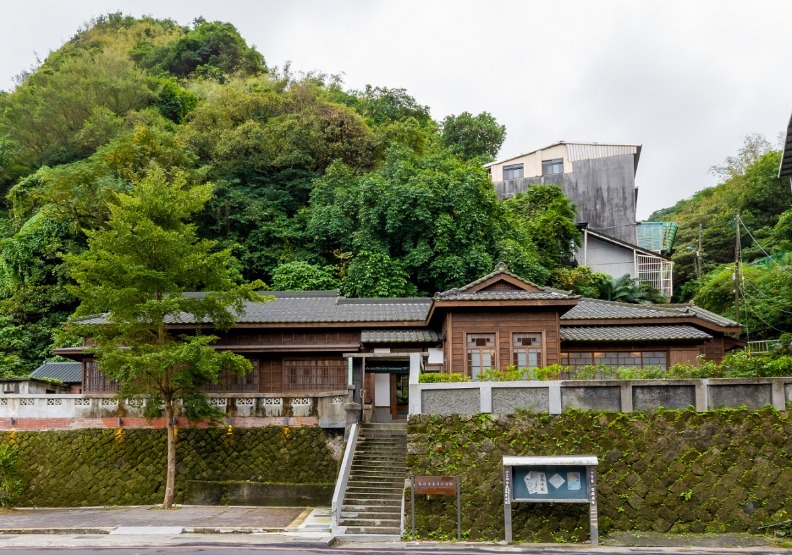 誠品書店進駐基隆「要塞司令部校官眷舍」開展期間限定店,透過主題選書、系列活動規劃,讓文化走入生活日常。誠品書店提供。
