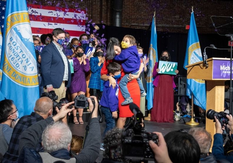 吳弭選上波士頓市市長,她的兒子問過她:「男生可以選市長嗎?」圖片來自Michelle Wu臉書