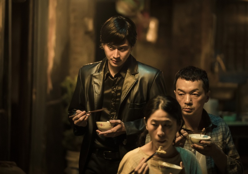 正因為演員們彼此互動的熱烈，才造就《詭扯》的獨特。良人行