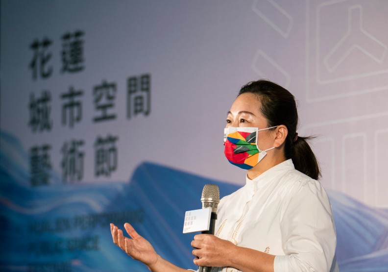 花蓮縣長徐榛蔚希望能推動「生活藝術化、藝術生活化」。花蓮城市空間藝術節提供