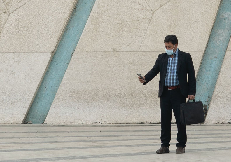 疫情顯現組織當中的冗員,也讓不少公司選擇降低固定成本,轉以外包形式維持日常營運。Unsplash by Hossein Moradi