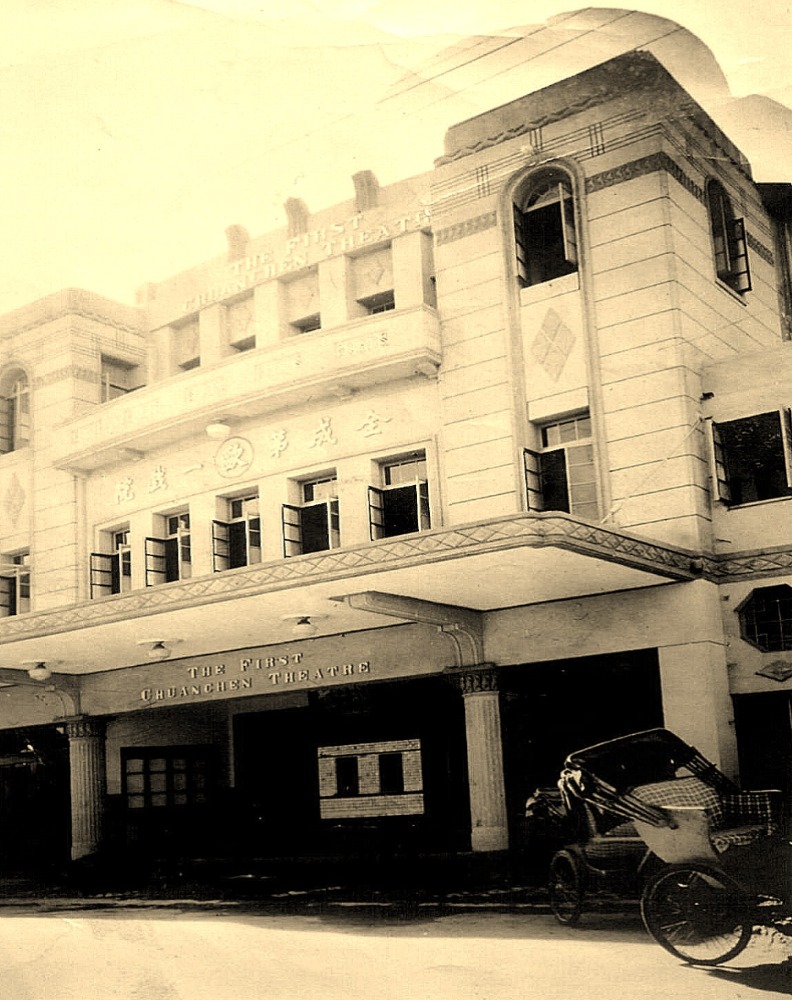 全美戲院的歷史照片，走入其中彷彿踏入時光隧道，散發老戲院獨有的復古韻味。取自臉書「今日全美戲院」。