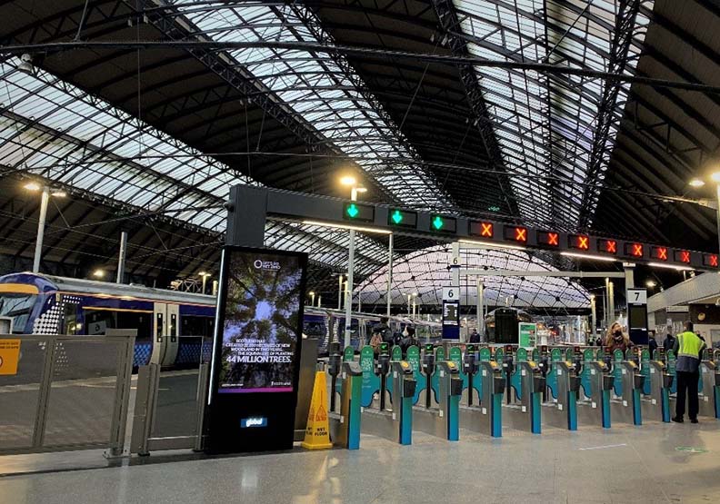 蘇格蘭鐵路原本醞釀罷工,幸好在COP26開幕前達成協議,台達電文教基金會提供。