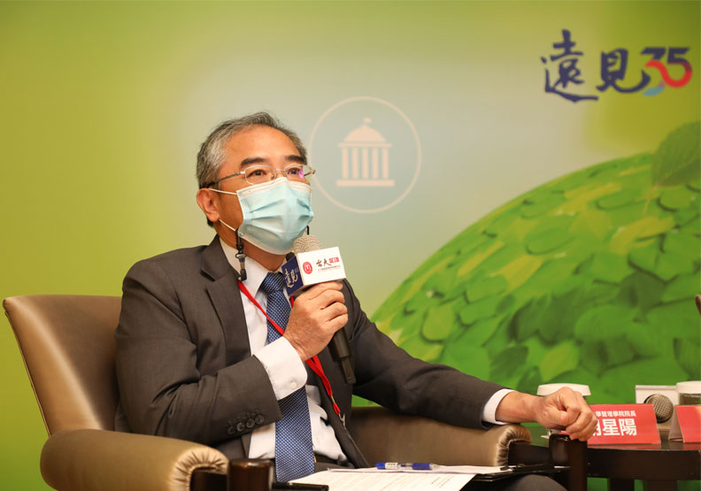 及台大管理學院院長胡星陽。張智傑攝