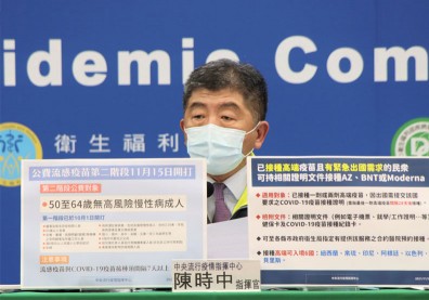 打高端有出國需求？指揮中心解套：開放混打AZ、BNT、莫德納