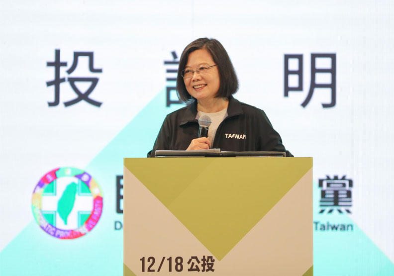針對年底四大公投案，蔡英文總統親上火線說明。取自民主進步黨臉書