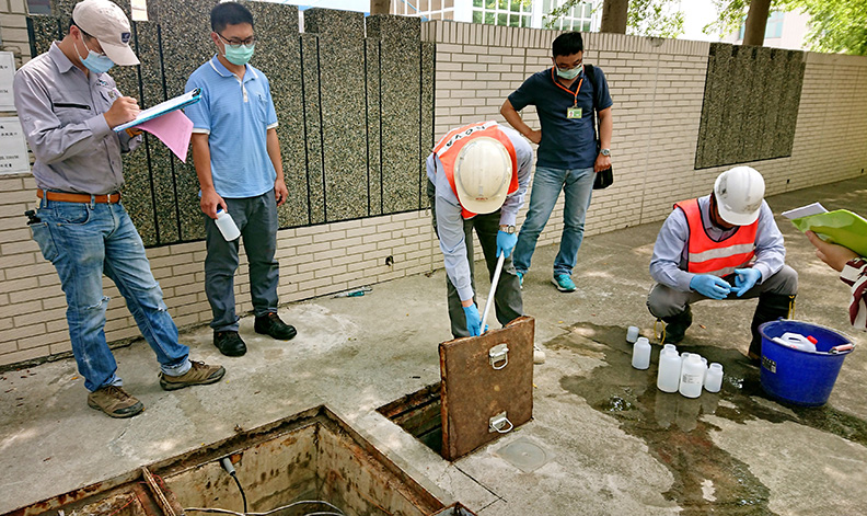 透過積極的水質檢測作業，逐步推動後勁溪的改善作業。