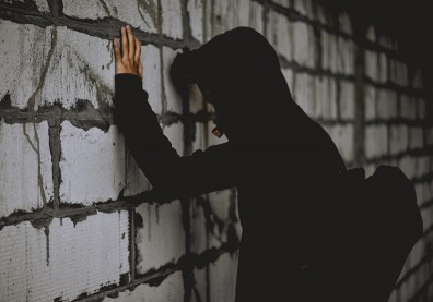 厭世代不厭世，只是無奈——新舊世代重疊下，來不及看清真實自我的輸送帶人生