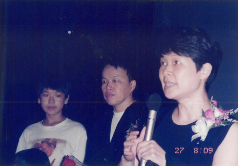 《魔法阿媽》當年映後的畫面。稻田電影