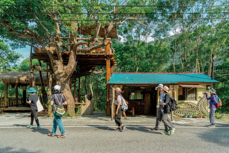 原住民文化體驗,是臺東珍貴也獨特的亮點。圖片來源:《慢經濟in臺東》
