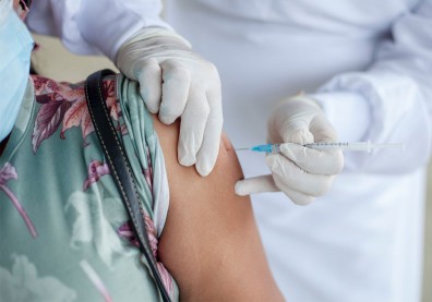 接種流感疫苗，有助降低新冠肺炎死亡率？感染科醫師圖解說明