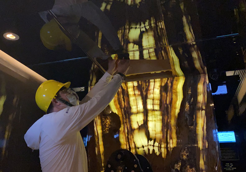 晶華酒店在意後重新開放時宣布，裝了上80盞紫外光（UV-C）殺菌燈。晶華酒店提供