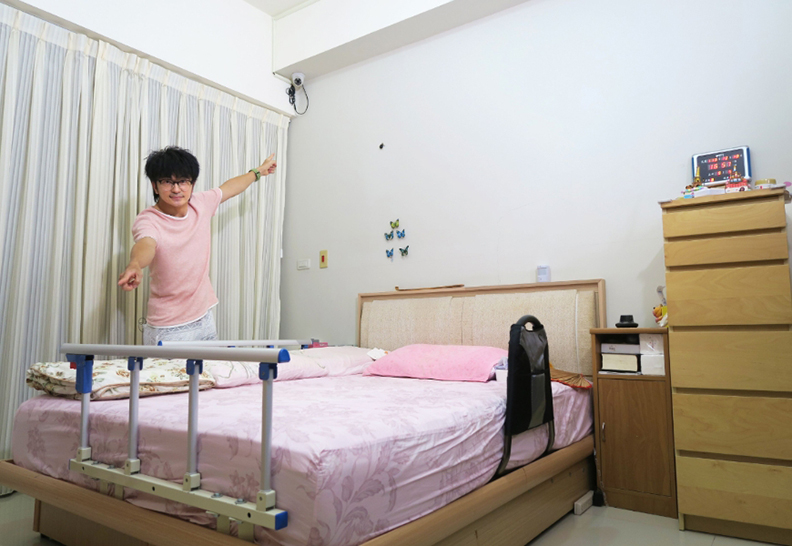 床邊加上床圍防跌,家人更安心。