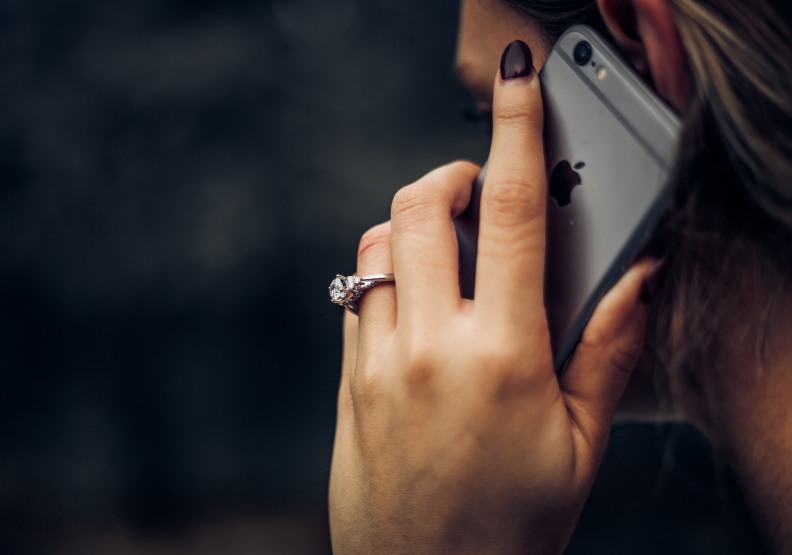 Apple蘋果手機示意圖。取自Unsplash。