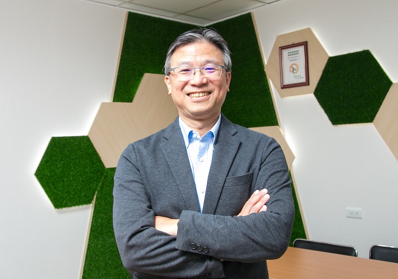 圖／安碁資訊總經理吳乙南指出，資訊安全已邁入主動式防禦階段，將AI、大數據、機器學習等技術用於資安防護機制，告警準確率可達近100%。