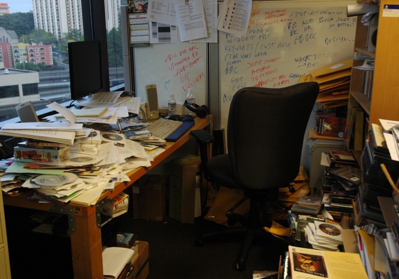 屋裡有滿坑滿谷的東西,就是因為有太多沒在用的物品,僅為情境配圖。圖片來自unsplash