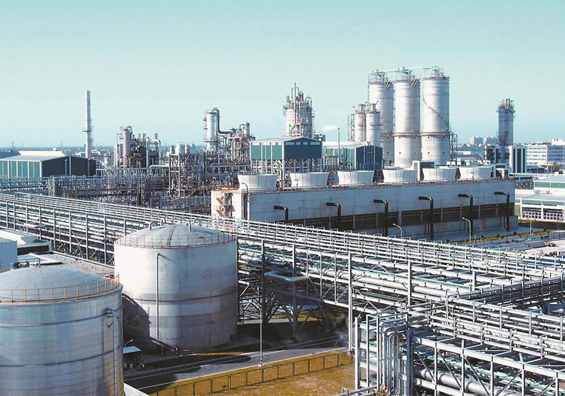 遠東集團在大陸投資的化纖紡織、水泥企業,被指違法違規,遭陸開罰。圖為遠東在上海獨資設立的亞東石化(上海)公司,是該公司在大陸發展石化的灘頭堡。遠東提供